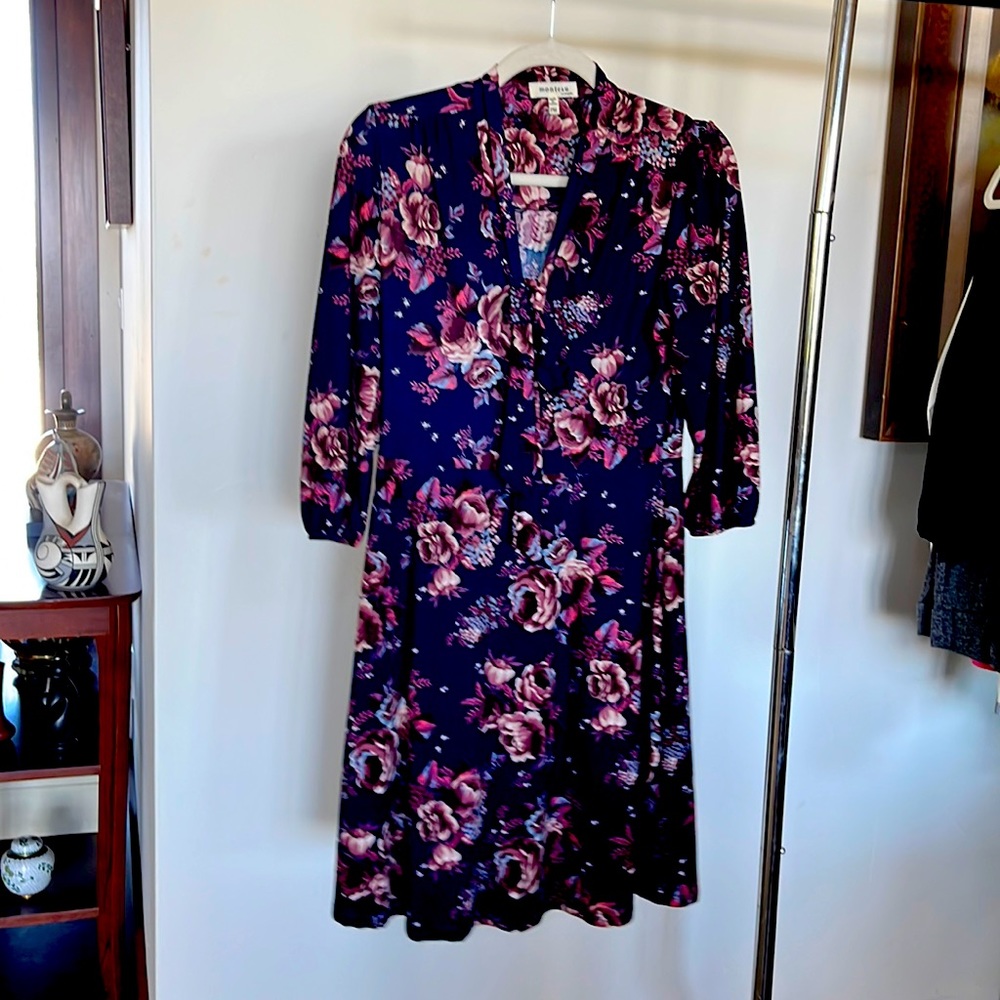 Lightweight floral a knee length dress with front tie.